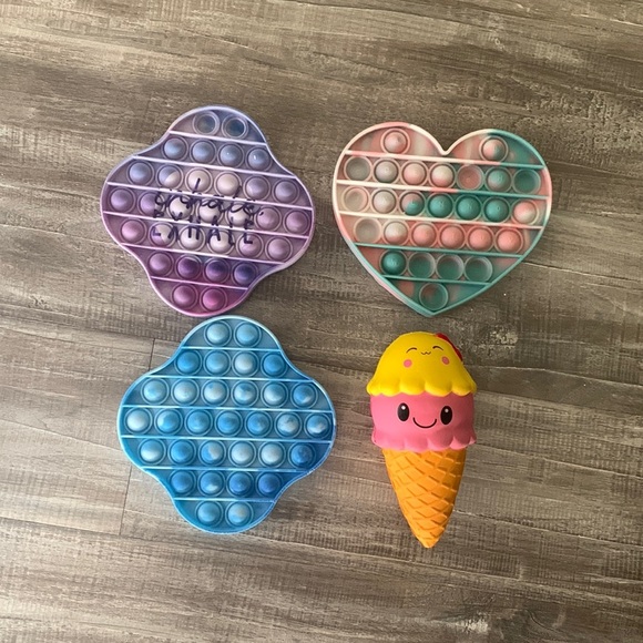 Lot of 3 Pop-its and squishy - Picture 1 of 2